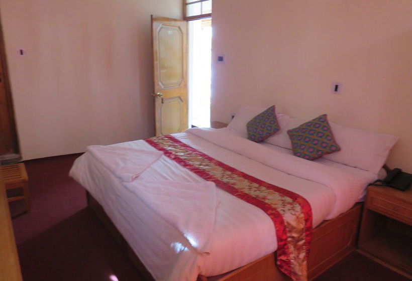 Hotel The Auspicious 5