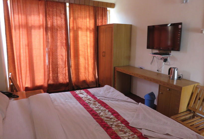 Hotel The Auspicious 9