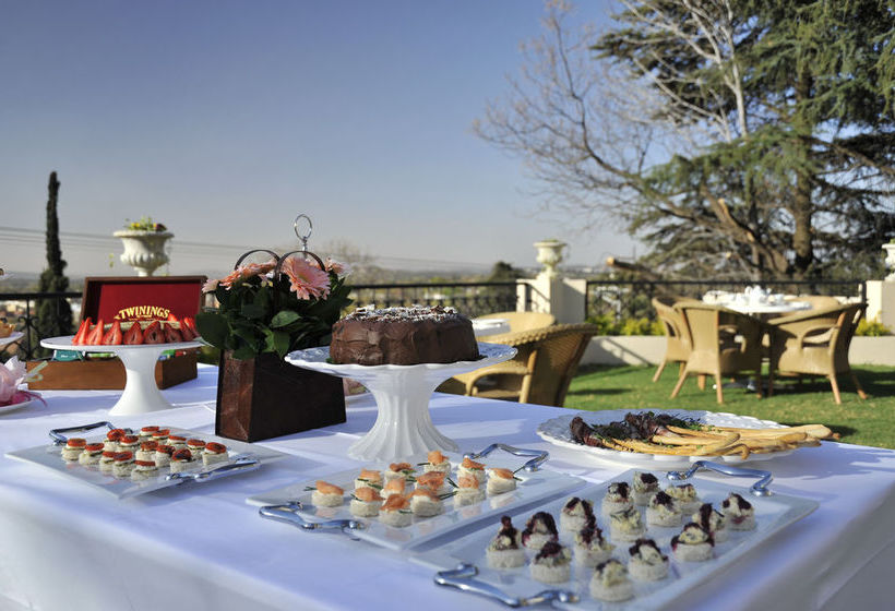 Hotel 131 On Herbert Baker Street 11