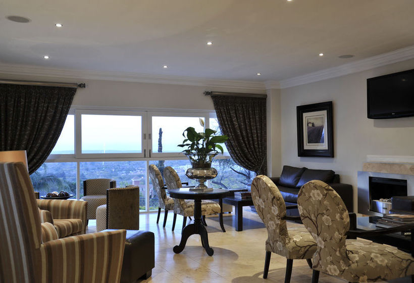 Hotel 131 On Herbert Baker Street 16