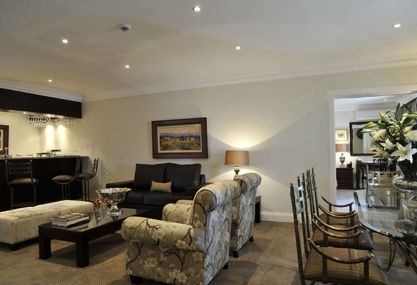 Hotel 131 On Herbert Baker Street 2