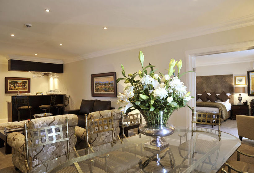 Hotel 131 On Herbert Baker Street 20