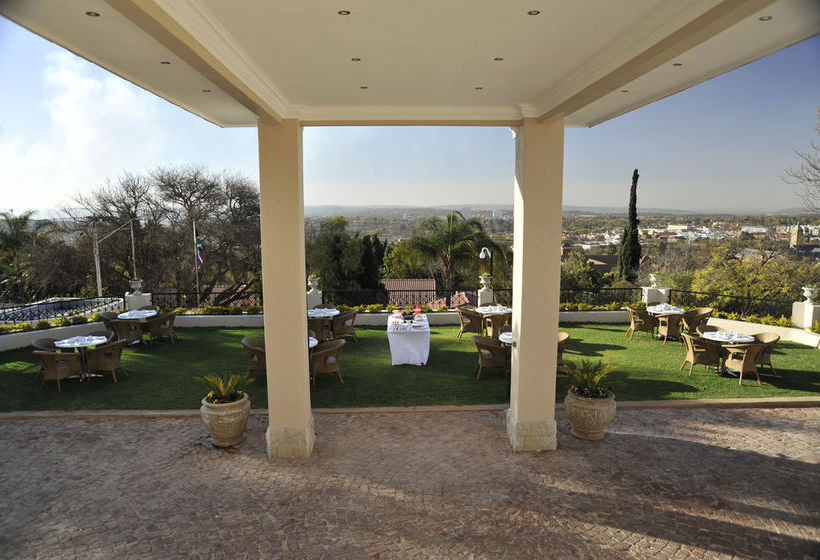 Hotel 131 On Herbert Baker Street 3