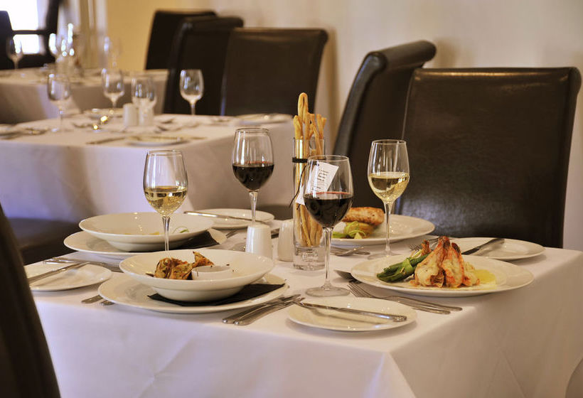 Hotel 131 On Herbert Baker Street 8