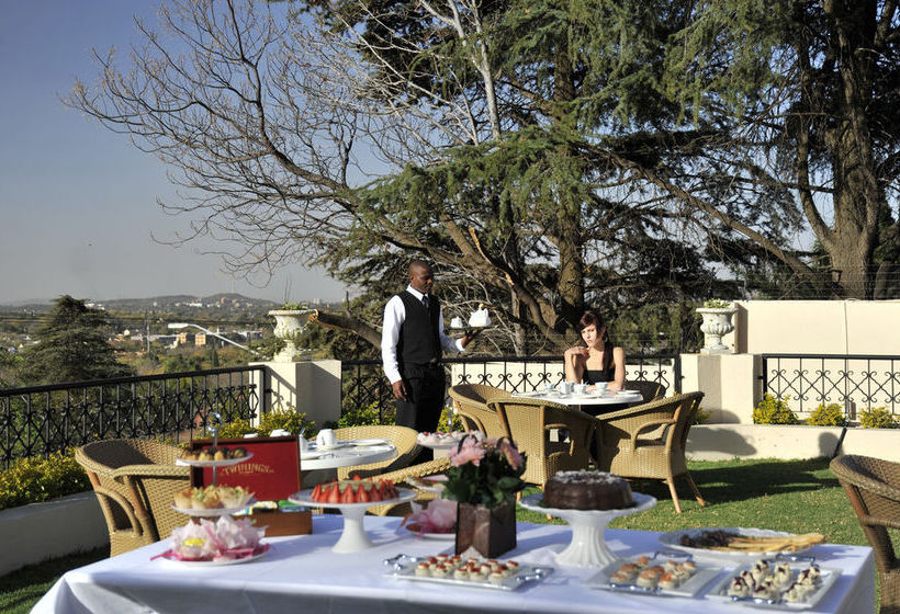 Hotel 131 On Herbert Baker Street 9