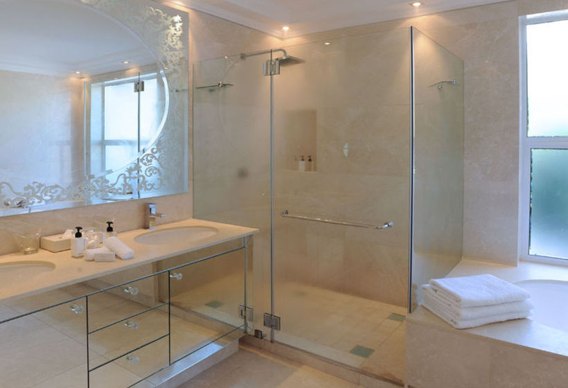 Hotel The Clarendon - Villa Fresnaye / Villa Bantry Bay 2