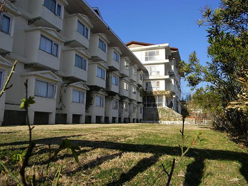 Hotel Whistling Pines Resort 13