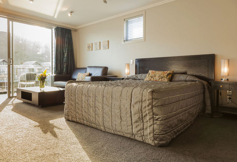 Heritage Boutique Lake Resort 18