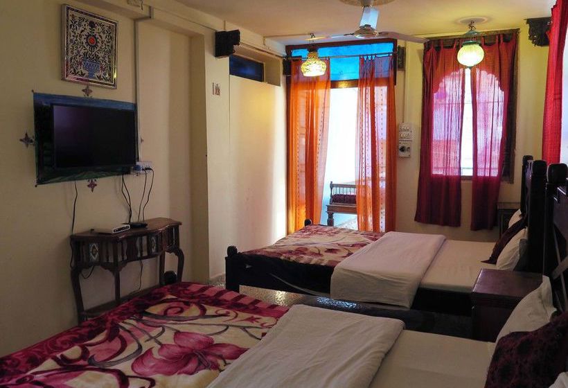 Hotel Yogi's Guest House 10