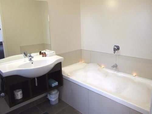 Motel Brooklyn Motor Lodge 1