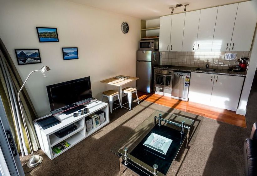 Whistler Holiday Apartments 11