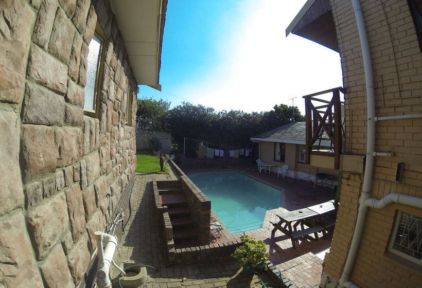 Hostel Lungile Lodge Beachfront Backpackers 3