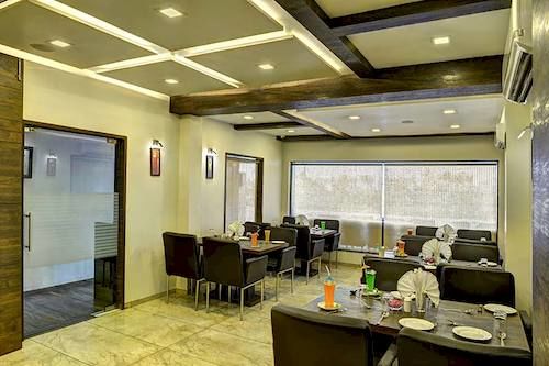 Hotel Aaram Orchard 4