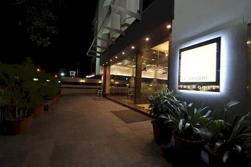 Hotel Le Grande Residency 9