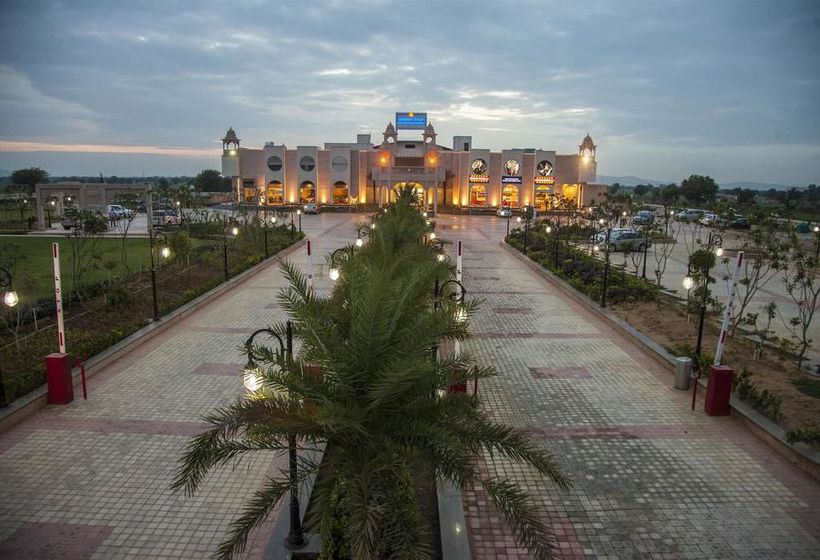 The Grand Hira Hotel & Resort Neemrana 8