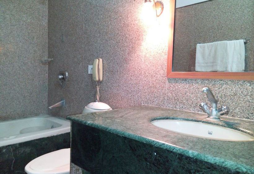 Hotel Queens Residency