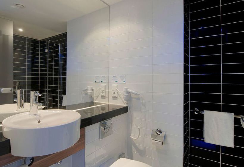 Hotel Holiday Inn Express Düsseldorf - City 8