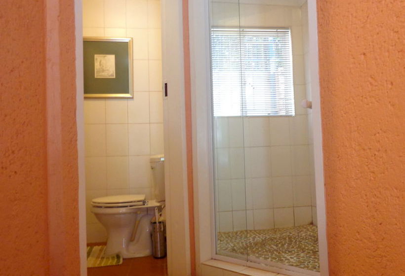 Pension Treetops & Treats Guest House 11