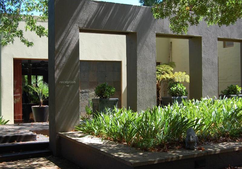 Hotel Lily Pond Lodge