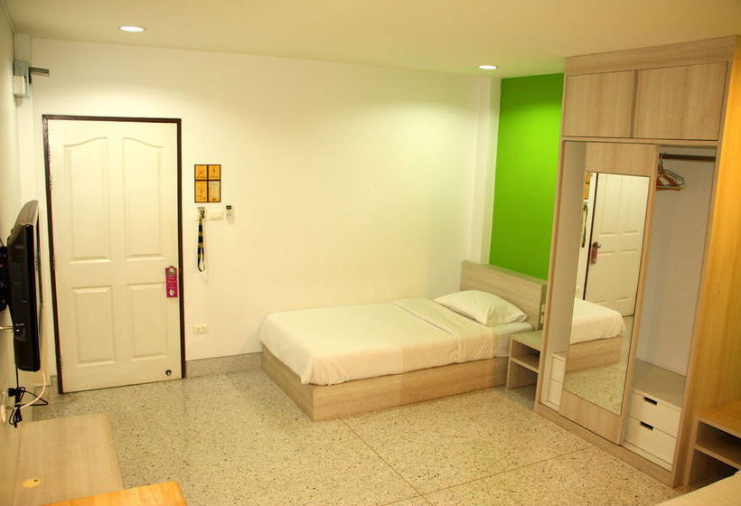 Hotel The Fifth Residence 11