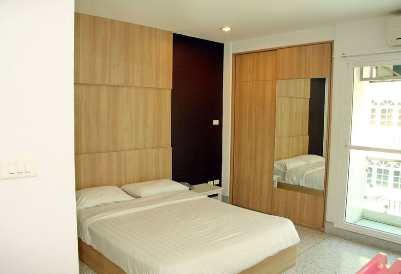 Hotel The Fifth Residence 12