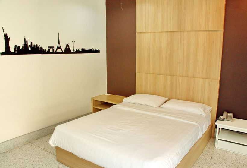 Hotel The Fifth Residence 13