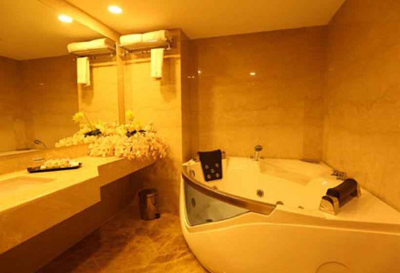 Hotel Chennai Le Palace 1