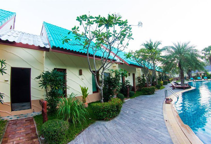 The Green Beach Resort 8