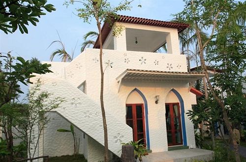 Baan Montra Beach Resort 12