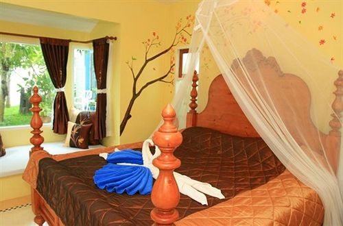 Baan Montra Beach Resort 13