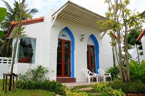 Baan Montra Beach Resort 14