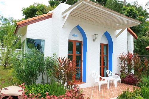 Baan Montra Beach Resort 15