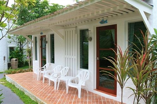 Baan Montra Beach Resort 18