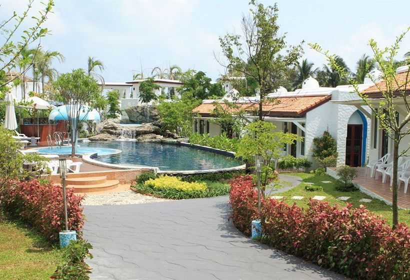 Baan Montra Beach Resort 3