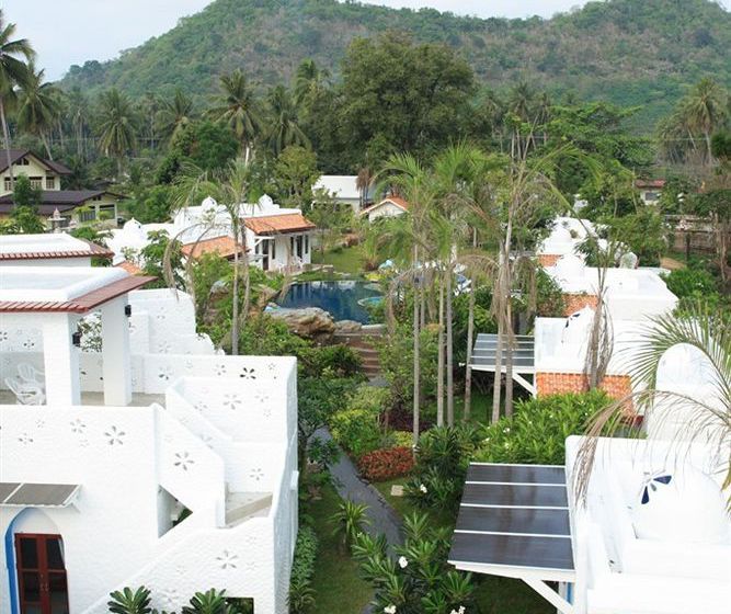 Baan Montra Beach Resort 5