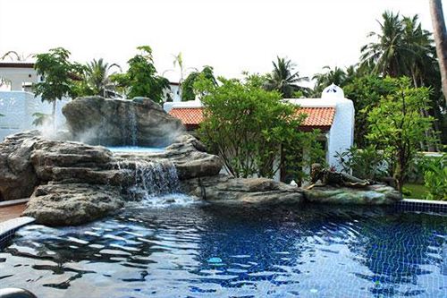 Baan Montra Beach Resort 8