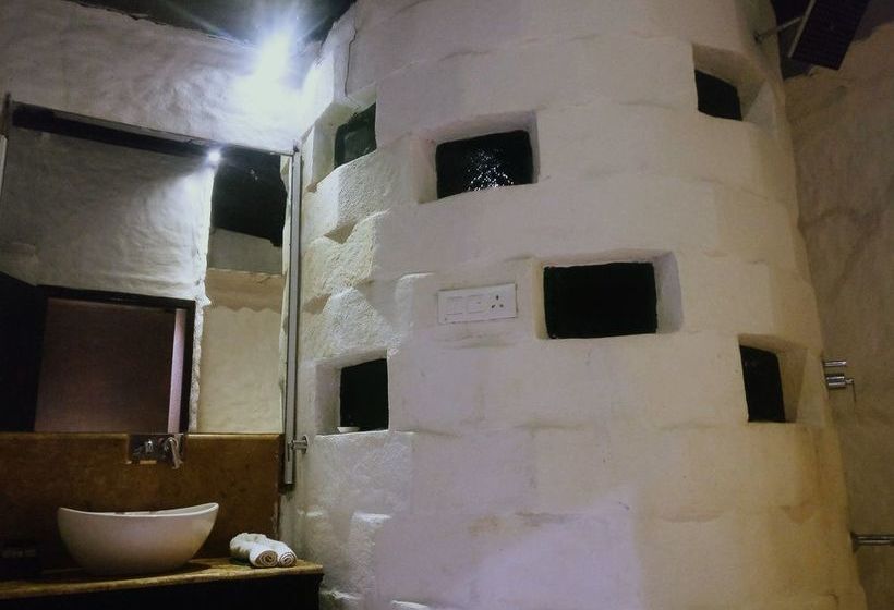 The Camelot Royale 16