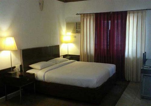 The Camelot Royale 4