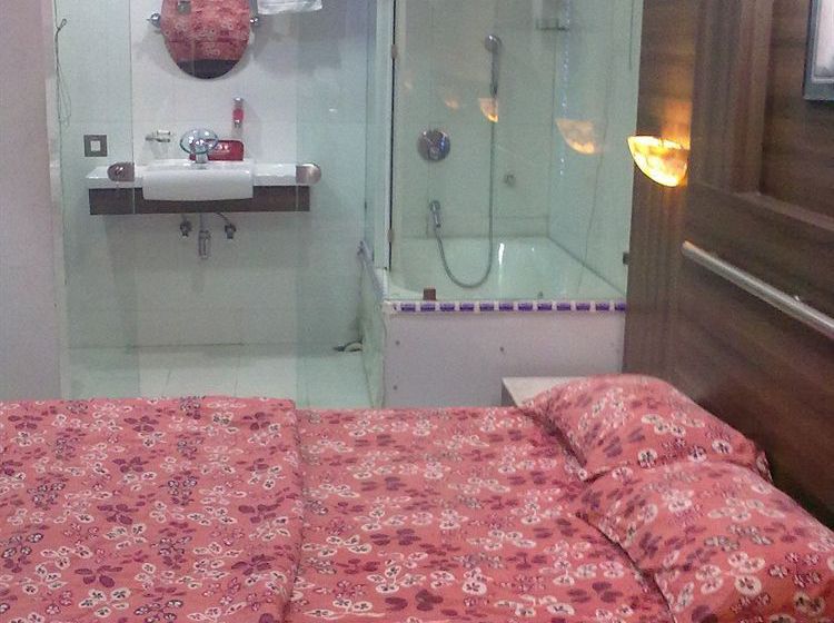 Hotel Tara International 11