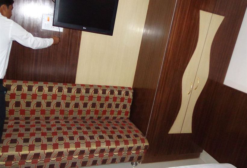 Hotel Om International 9