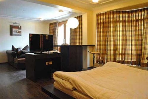 Hotel Pine Spring Pahalgam 11
