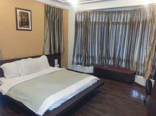 Hotel Pine Spring Pahalgam 15