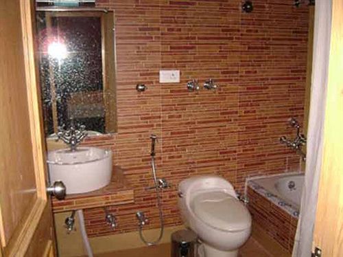 Hotel Pine Spring Pahalgam 16