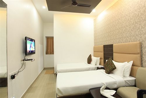 Hotel Sai International 8