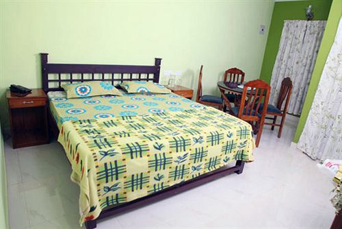 Hotel Emarald Wyte Mist