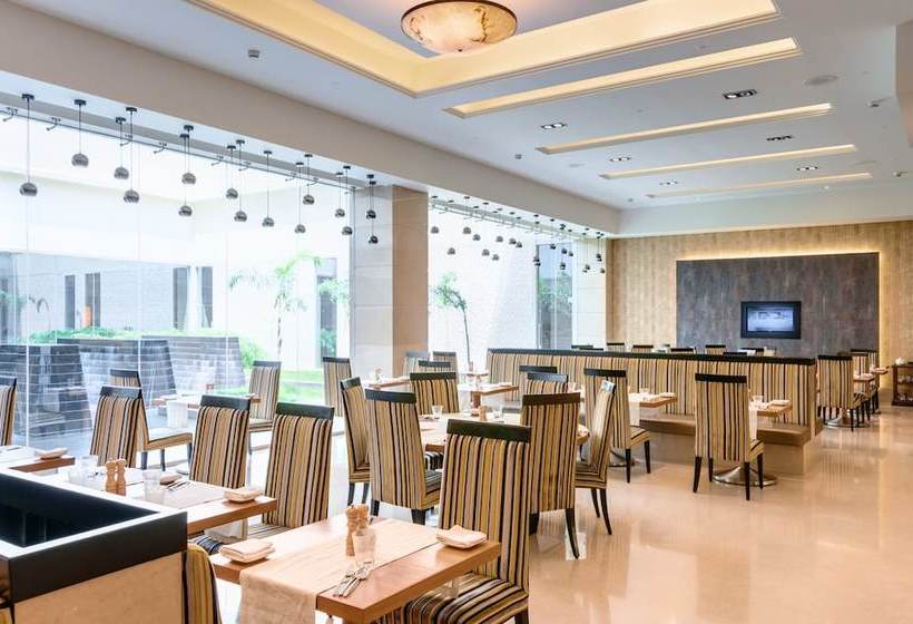 Hotel Balaji Sarovar Premiere 8