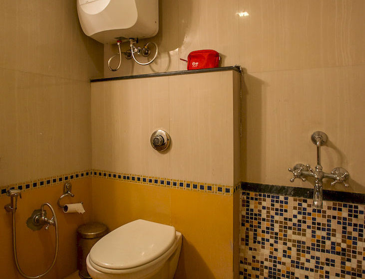 Hotel Oyo Rooms Lal Kothi Shopping Center 18