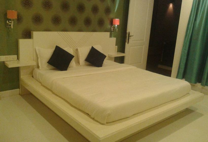 Hotel Paparazzi Resort Calangute Goa