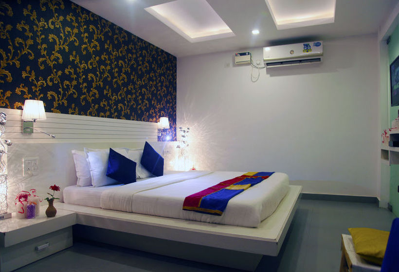 Hotel Paparazzi Resort 2