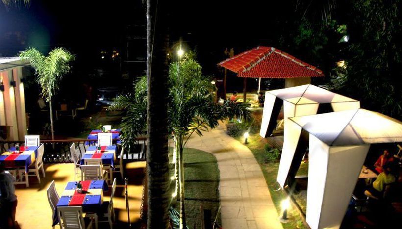 Hotel Paparazzi Resort 5